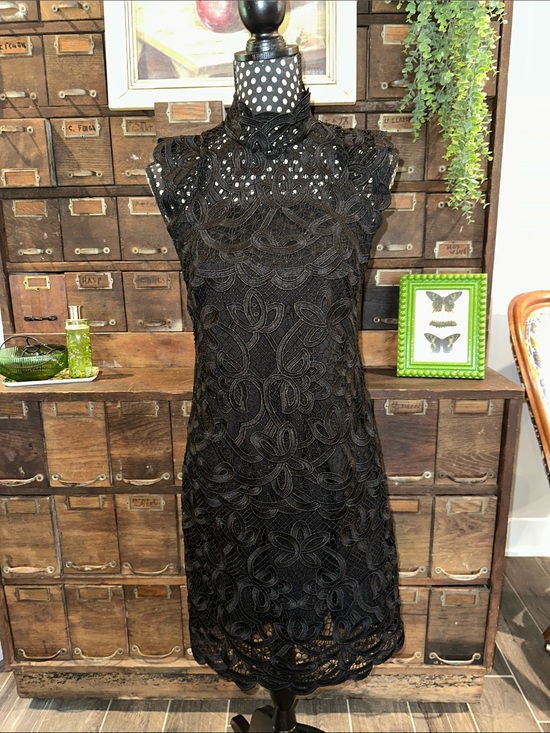 Laundry By Shelli Segal Dresses & Skirts - Laundry By Shelli Segal Black Lace Cocktail Dress